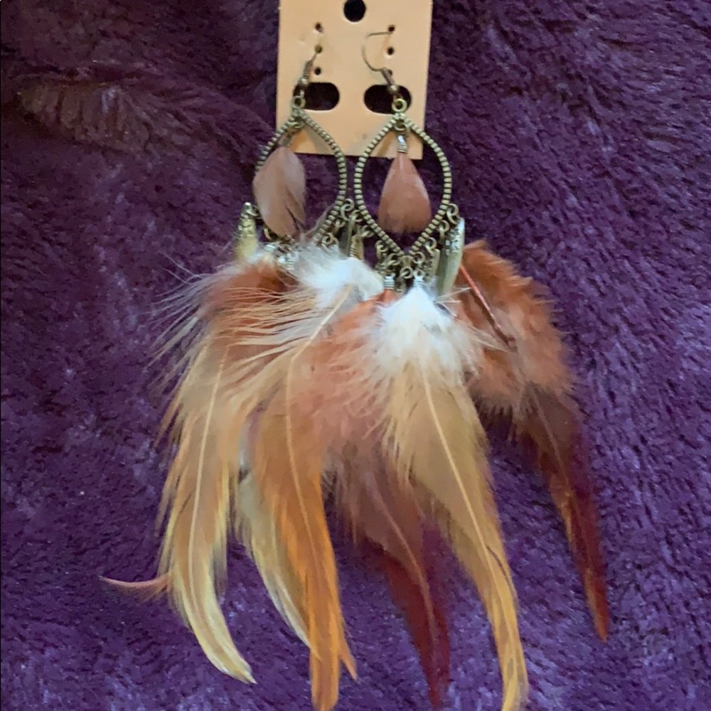 🎉HP🎉🌺SALE🛍unique bronze leaf feather earrings - Picture 2 of 8